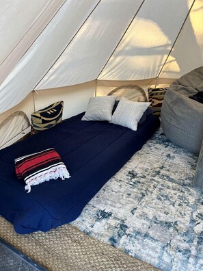 1 bedroom, bed sheets - Private Bell Tent with Amazing Stargazing in Colorado (Trinidad)