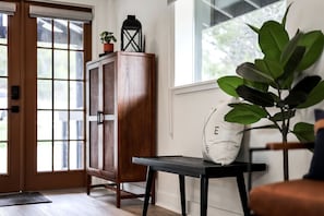Interior - Outstanding Modern Cabin with Spectacular Outdoor and Indoor Areas in Texas (Leander)
