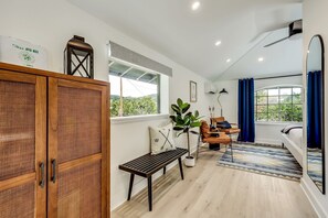 Unclassified image, 2 of 35, button - Outstanding Modern Cabin with Spectacular Outdoor and Indoor Areas in Texas (Leander)