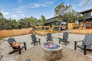 Unclassified image, 5 of 35, button - Outstanding Modern Cabin with Spectacular Outdoor and Indoor Areas in Texas (Leander)