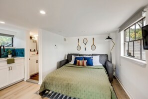 A bedroom with a bed, a window, a TV, and a kitchenette. - Outstanding Modern Cabin with Spectacular Outdoor and Indoor Areas in Texas (Leander)