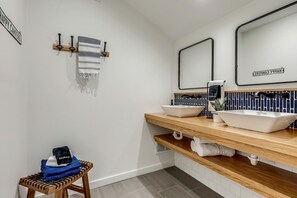 Hårføner, håndklær, såpe og sjampo