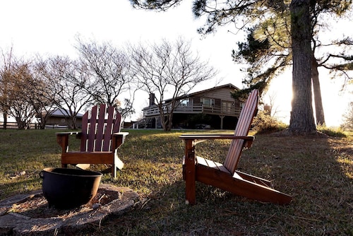Kid and Pet-Friendly Lake Glamping in Tupelo, Mississippi
