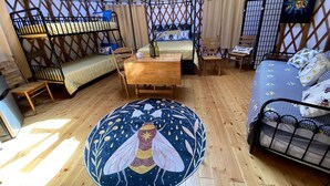 1 bedroom, WiFi, bed sheets - Beautiful Upstate New York Luxury Camping Yurt on a Farm (Granville)