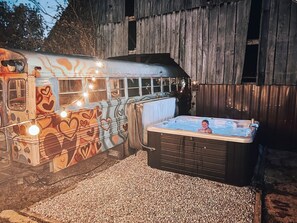 Outdoor spa tub