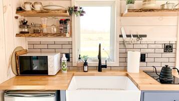 Fridge, microwave, stovetop, coffee/tea maker