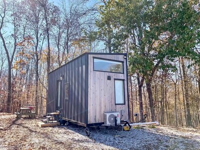 Cozy Tiny House on a Farm in Fredericksburg, Indiana - Perfect Romantic Glamping Destination
