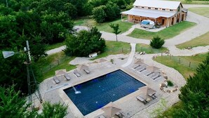 Unclassified image, 2 of 13, button - Outstanding Airstream Close to Stunning Hiking Trails in Bristol, Texas (Bristol)