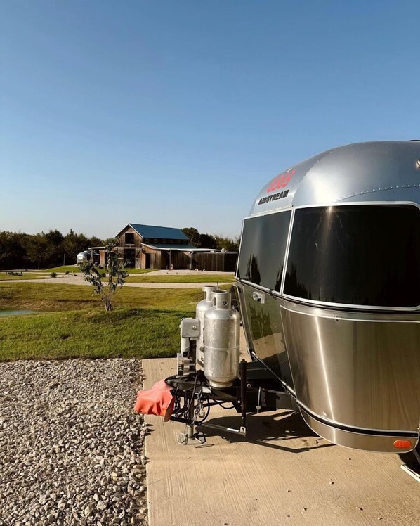 المنطقة المحيطة بالمنشأة