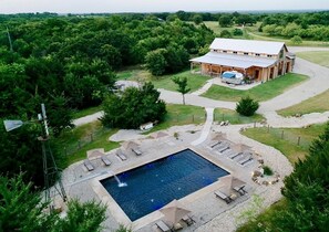 Exterior - Outstanding Airstream Close to Stunning Hiking Trails in Bristol, Texas (Bristol)
