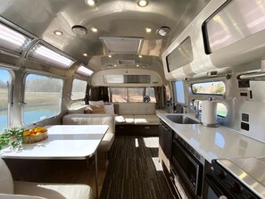 Interior - Outstanding Airstream Close to Stunning Hiking Trails in Bristol, Texas (Bristol)