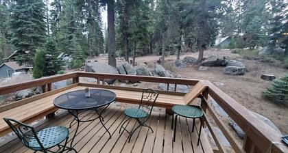 Blue Jay's Nest Sequoia Cabin in Ponderosa, CA