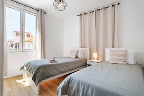 2 bedrooms, iron/ironing board, free WiFi, bed sheets