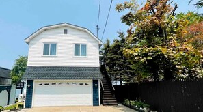 Exterior - Lakefront Cottage with Spacious Deck and Great Views in NY (Somerset)