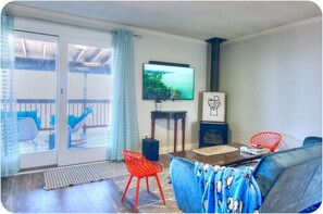 Living area - Lakefront Cottage with Spacious Deck and Great Views in NY (Somerset)