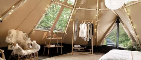 1 bedroom, travel crib, WiFi, bed sheets