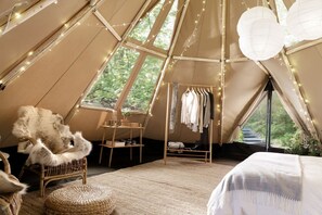 1 bedroom, travel cot, WiFi, bed sheets