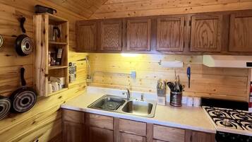 Fridge, stovetop, coffee/tea maker, electric kettle