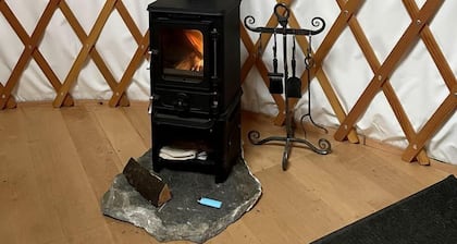 Amazing Romantic Yurt with Spectacular Landscape Views in Oregon