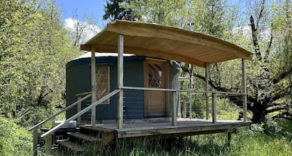 Amazing Romantic Yurt with Spectacular Landscape Views in Oregon
