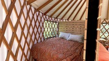 1 bedroom, bed sheets