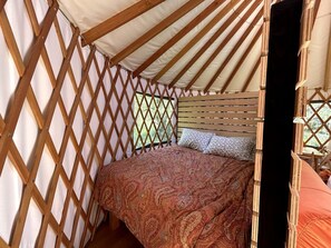 1 bedroom, bed sheets