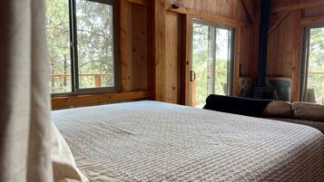 1 bedroom, bed sheets