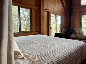 1 bedroom, bed sheets