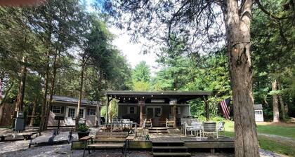 Private Pet-Friendly Cabins with Fire Pit for Nature Escapes in Clear Spring, Maryland, for Memorable Family Glamping Trips