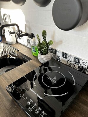 雪櫃、咖啡機/沖茶器、廚房用具/餐具/器皿