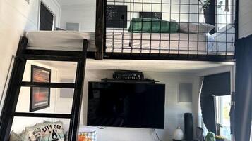 1 bedroom, desk, bed sheets