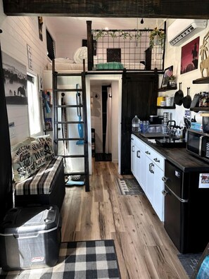 雪櫃、咖啡機/沖茶器、廚房用具/餐具/器皿