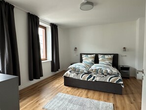 1 غرفة نوم ومكواة/لوح كي وواي فاي وملاءات أسرّة