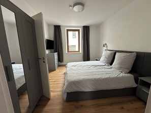 1 habitación, tabla de planchar con plancha, wifi y ropa de cama
