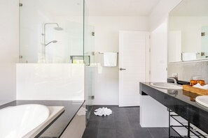 淋浴設備、風筒、坐浴桶、提供毛巾