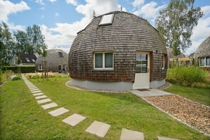 Exterior - Kugelhaus Südkugel on Lake Tollensesee - Exclusive vacation home for up to 4 guests (Penzlin)