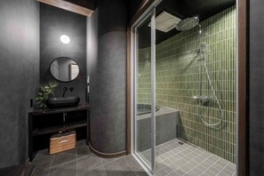 Maison Traditionnelle, 3 chambres, cuisine, vue jardin | Salle de bain