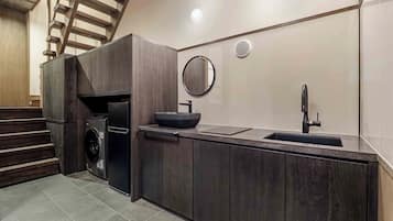 传统独立别墅, 3 间卧室, 厨房, 花园景观 | 私人厨房 | 冰箱、微波炉、炉灶、电热水壶