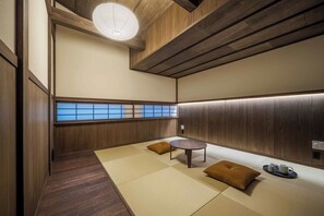 Traditioneel huis, 3 slaapkamers, keuken, uitzicht op tuin | Een kluis op de kamer, individueel gedecoreerd, individueel gemeubileerd