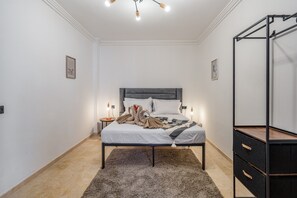 4 bedrooms, iron/ironing board, WiFi, bed sheets