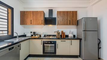 Mikrowelle, Ofen, Herdplatte, Geschirrspüler