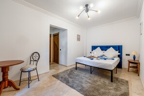 4 chambres, fer et planche à repasser, Wi-Fi, literie fournie