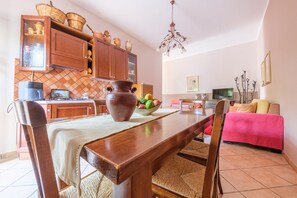 Interior - Apartment 'La Casa Dei Limoni' with Mountain View and Private Terrace (Gaggi)