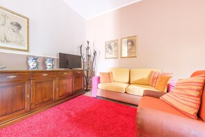 TV - Apartment 'La Casa Dei Limoni' with Mountain View and Private Terrace (Gaggi)