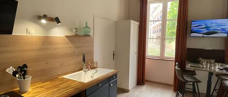 雪櫃、微波爐、焗爐、咖啡機/沖茶器