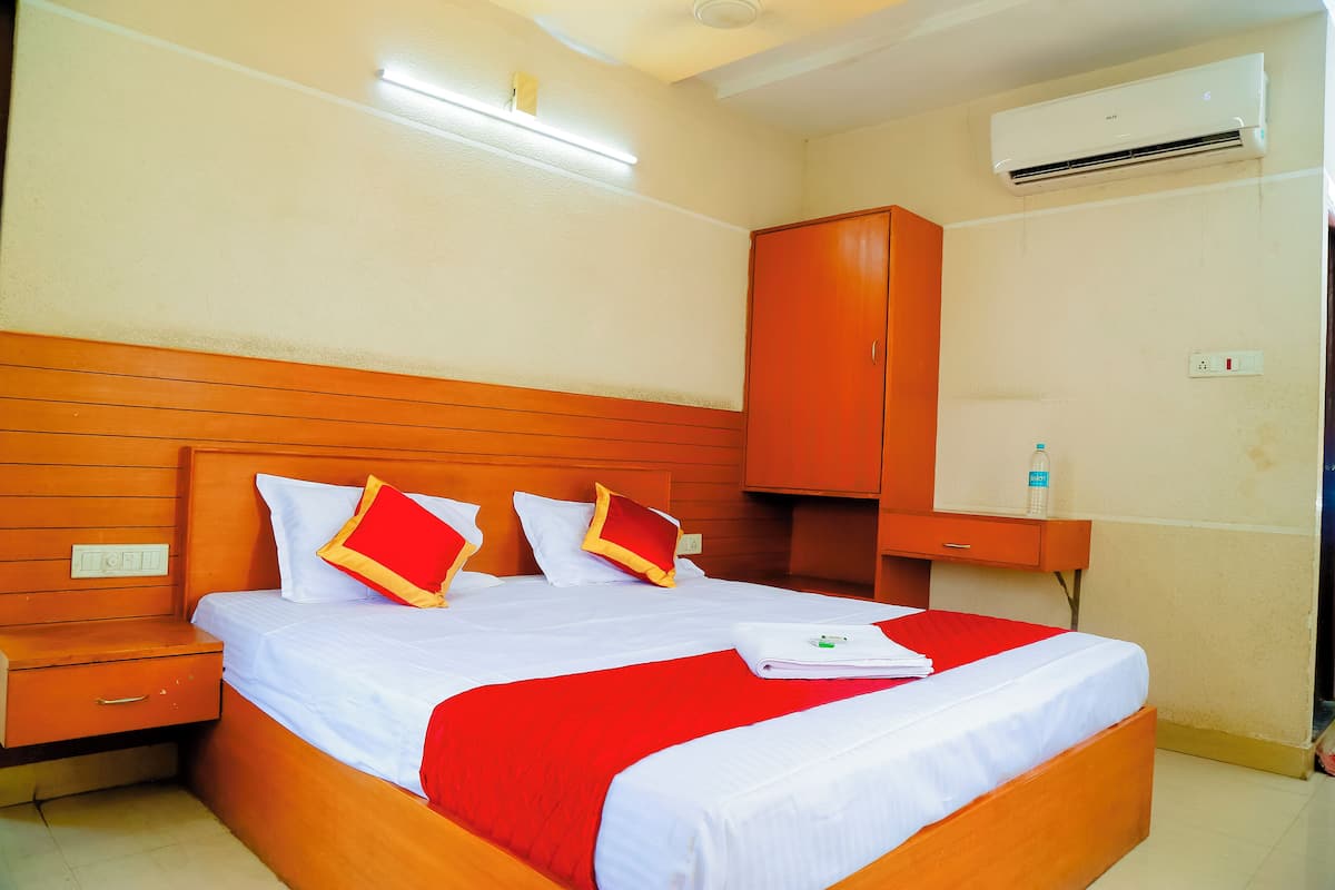 Deluxe Double Room | Desk, laptop workspace, free WiFi
