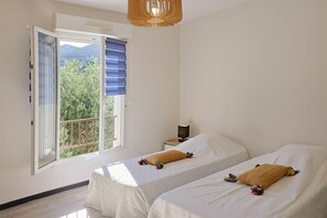 2 chambres, fer et planche Ă repasser, Wi-Fi, literie fournie