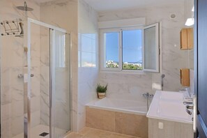 Shower, hair dryer, towels - Villa San Pedrone (Furiani)
