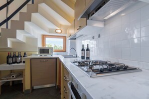 Villa, Patio, Garden View | Private kitchen | Fridge, microwave, oven, stovetop