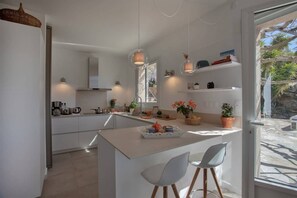 Fridge, microwave, oven, stovetop - Villa Marinu Muntese (Brando)